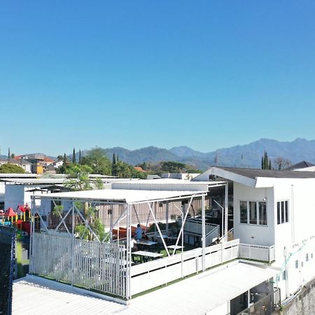 Kontena Hotel 巴图 外观 照片