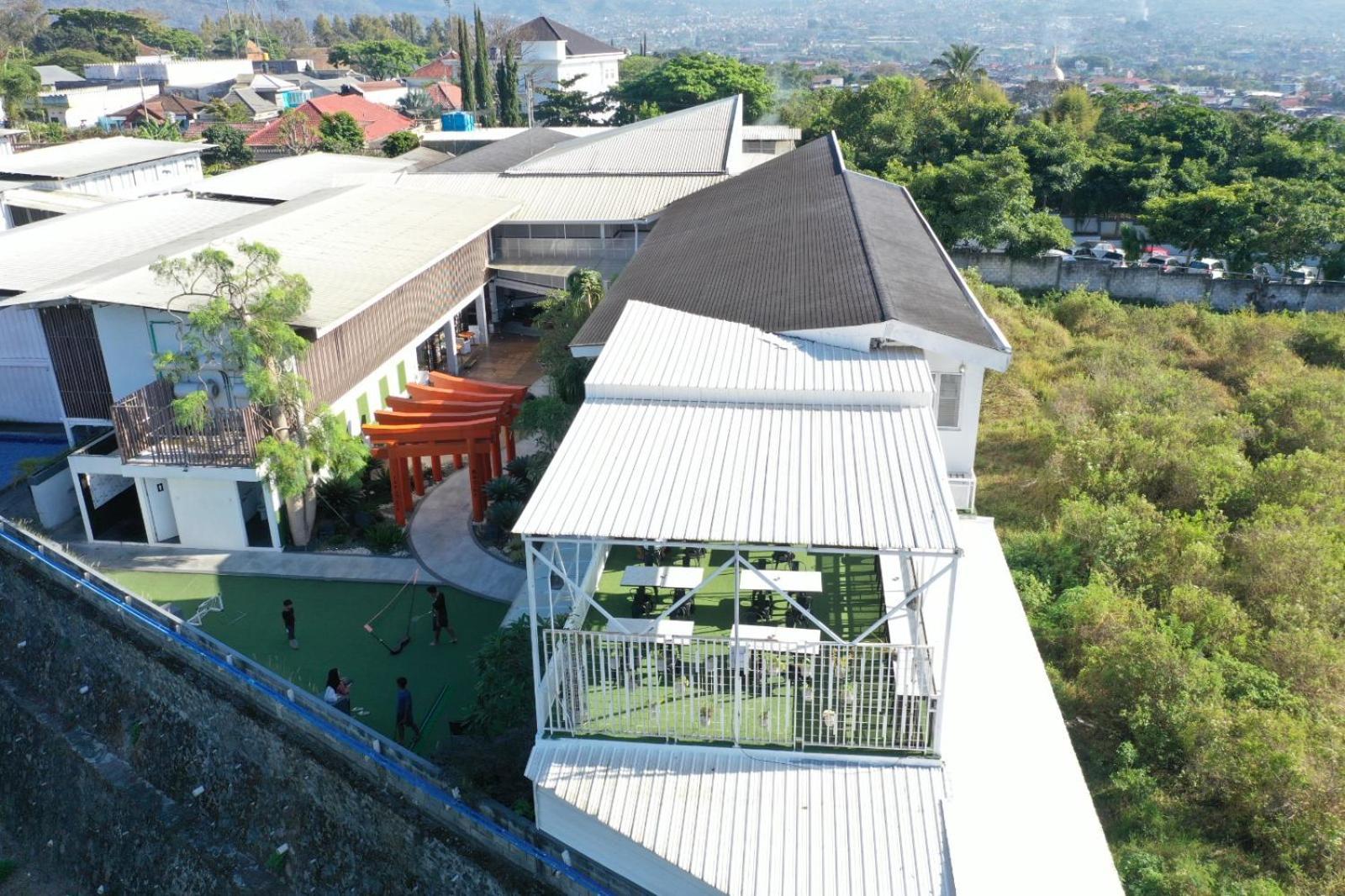 Kontena Hotel 巴图 外观 照片